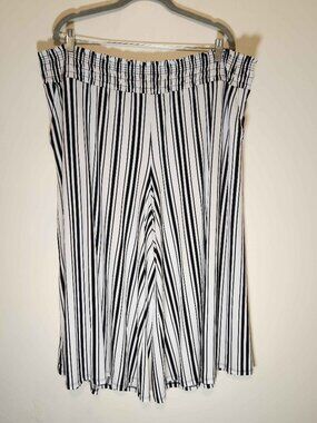 NWT!  Lane Bryant Striped Pull-On Crop Pants